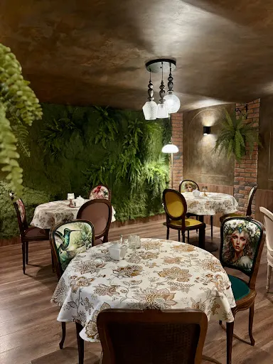 Art Cafe & Wine Bar Pod Winylem